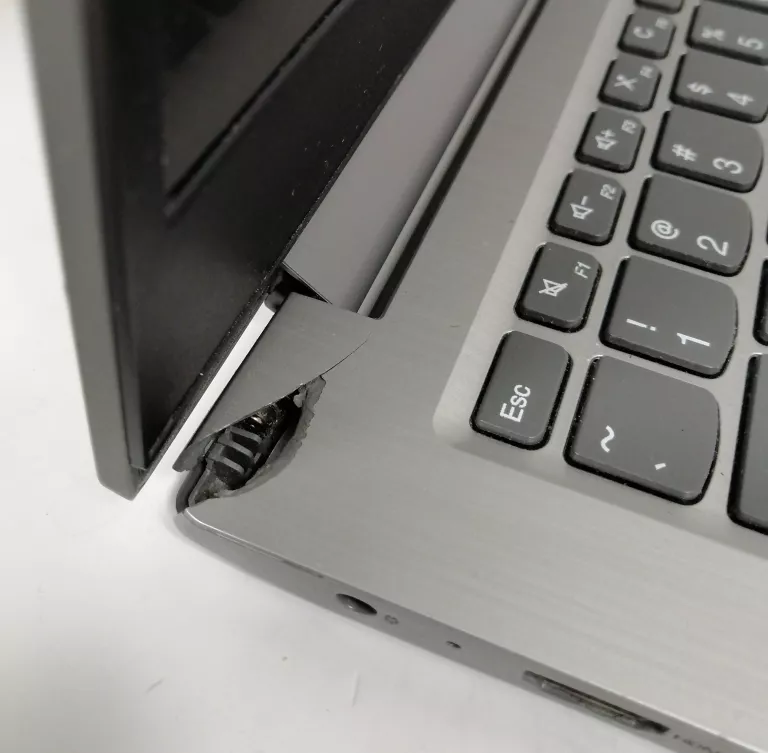 LAPTOP LENOVO IDEAPAD 3 4GB / 500GB SSD