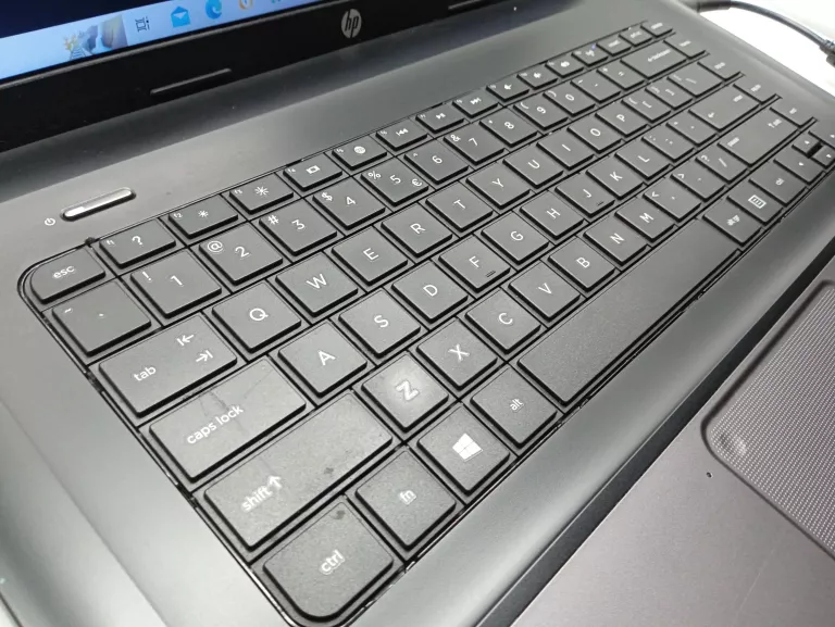 LAPTOP HP 250 G1 15,6" CORE I3 8 GB / 256 GB