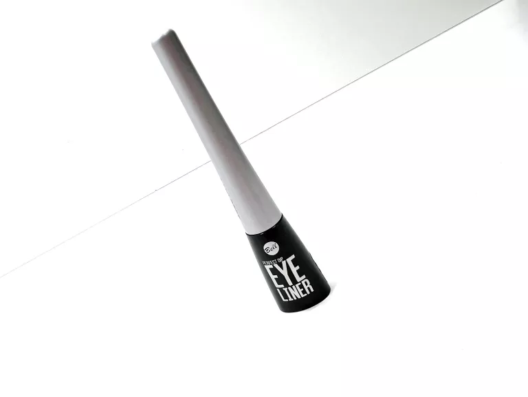 KONTÓRÓWKA W PŁYNIE BELL  EYE LINER
