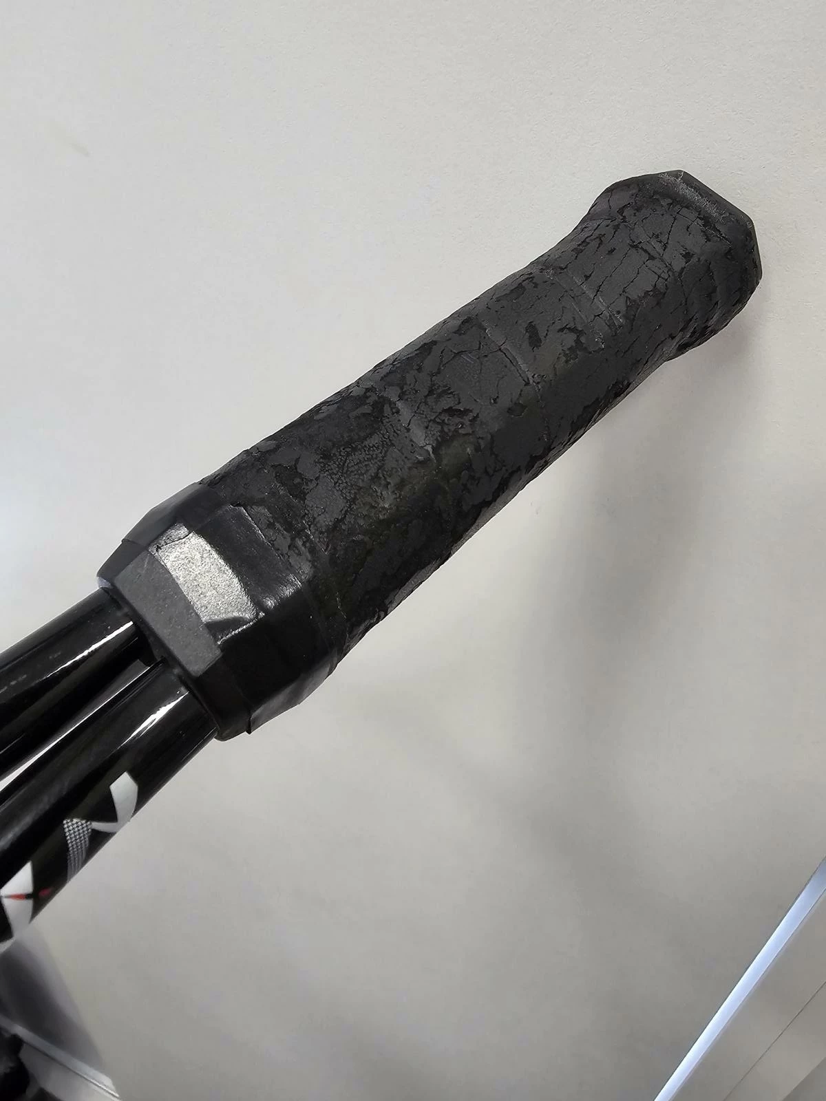 rakieta-tenisowa-rossignol-progress-8-material-kompozyt-grafitowy