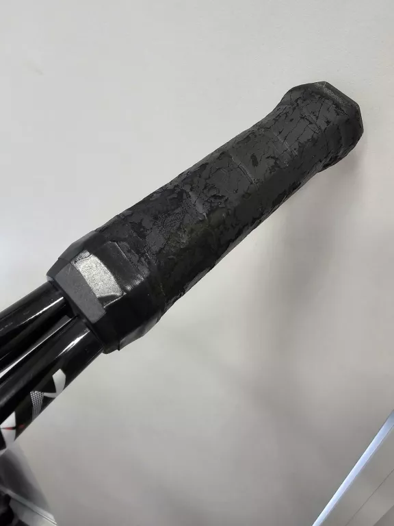 rakieta-tenisowa-rossignol-progress-8-material-kompozyt-grafitowy