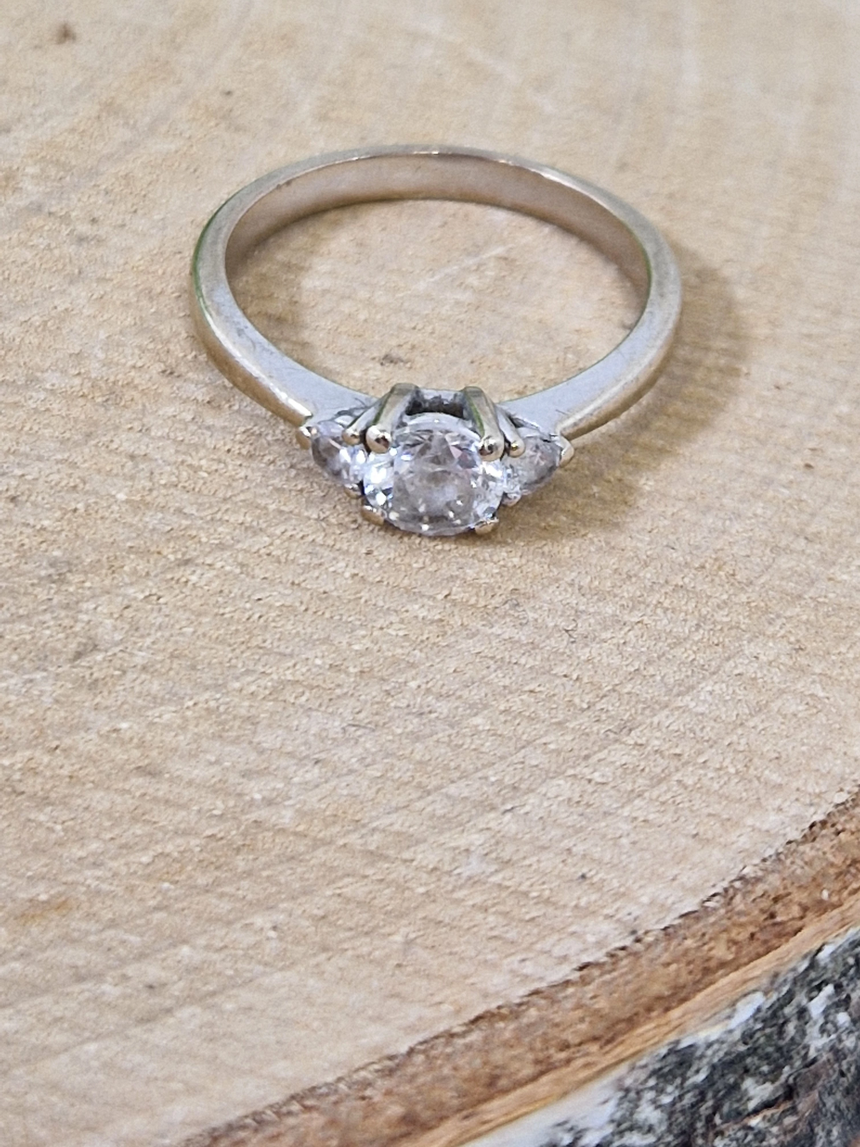 zloty-pierscionek-biale-zloto-z-cyrkonia-231g333-zawiszy-czarnego-16-katowice