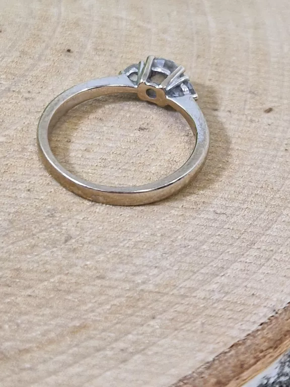 zloty-pierscionek-biale-zloto-z-cyrkonia-231g333-marka-luna