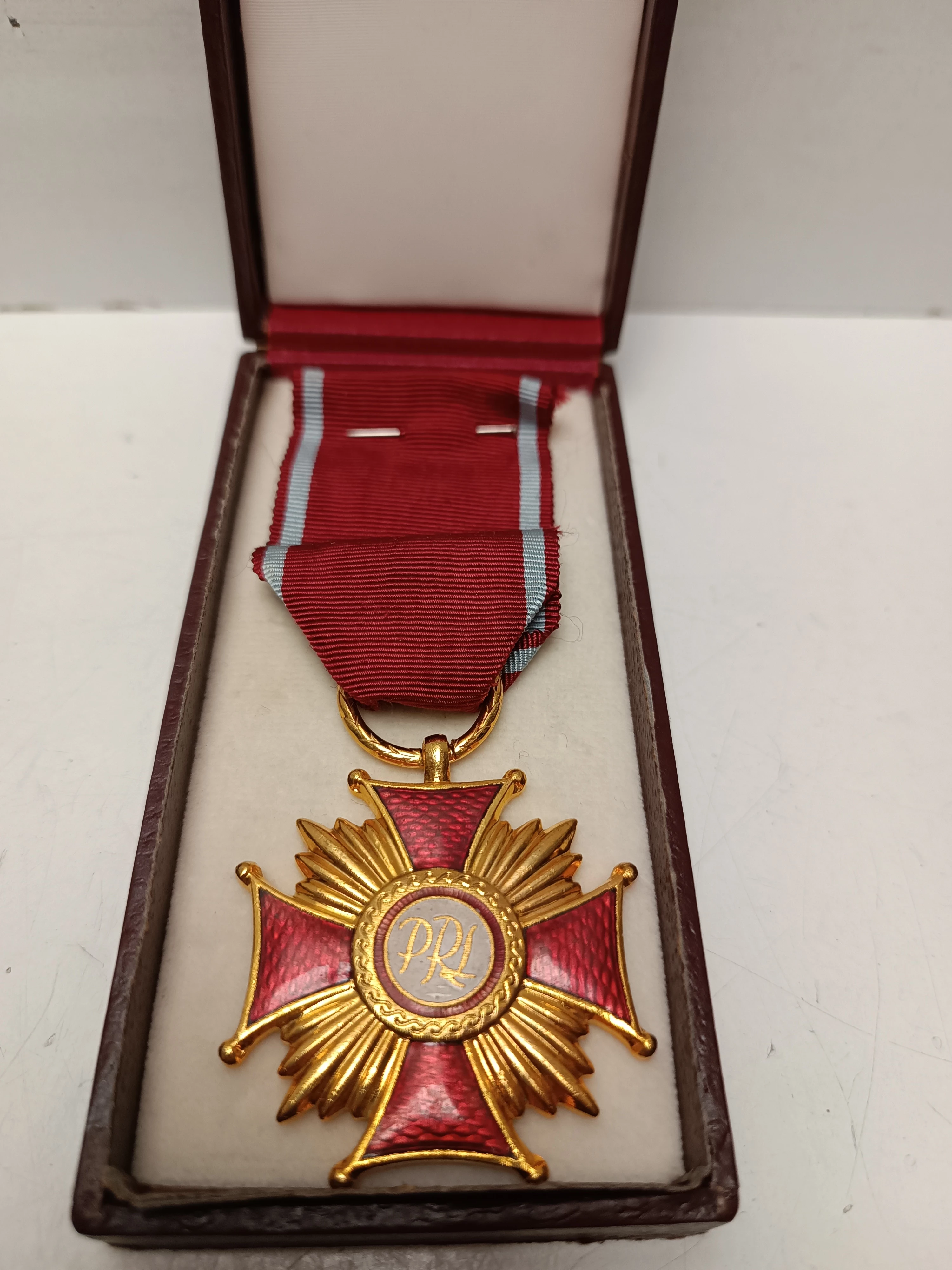 zloty-krzyz-zaslugi-prl-osiedle-teatralne-3u15-krakow