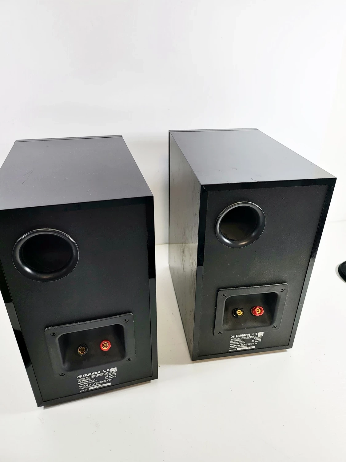 kolumny-yamaha-pianocraft-ns-bp300-czarne-maskownice-kolor-czarny