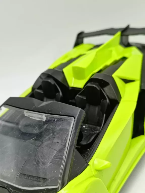 SAMOCHÓD ZDALNIE STEROWANY LAMBORGHINI + ETUI OPIS