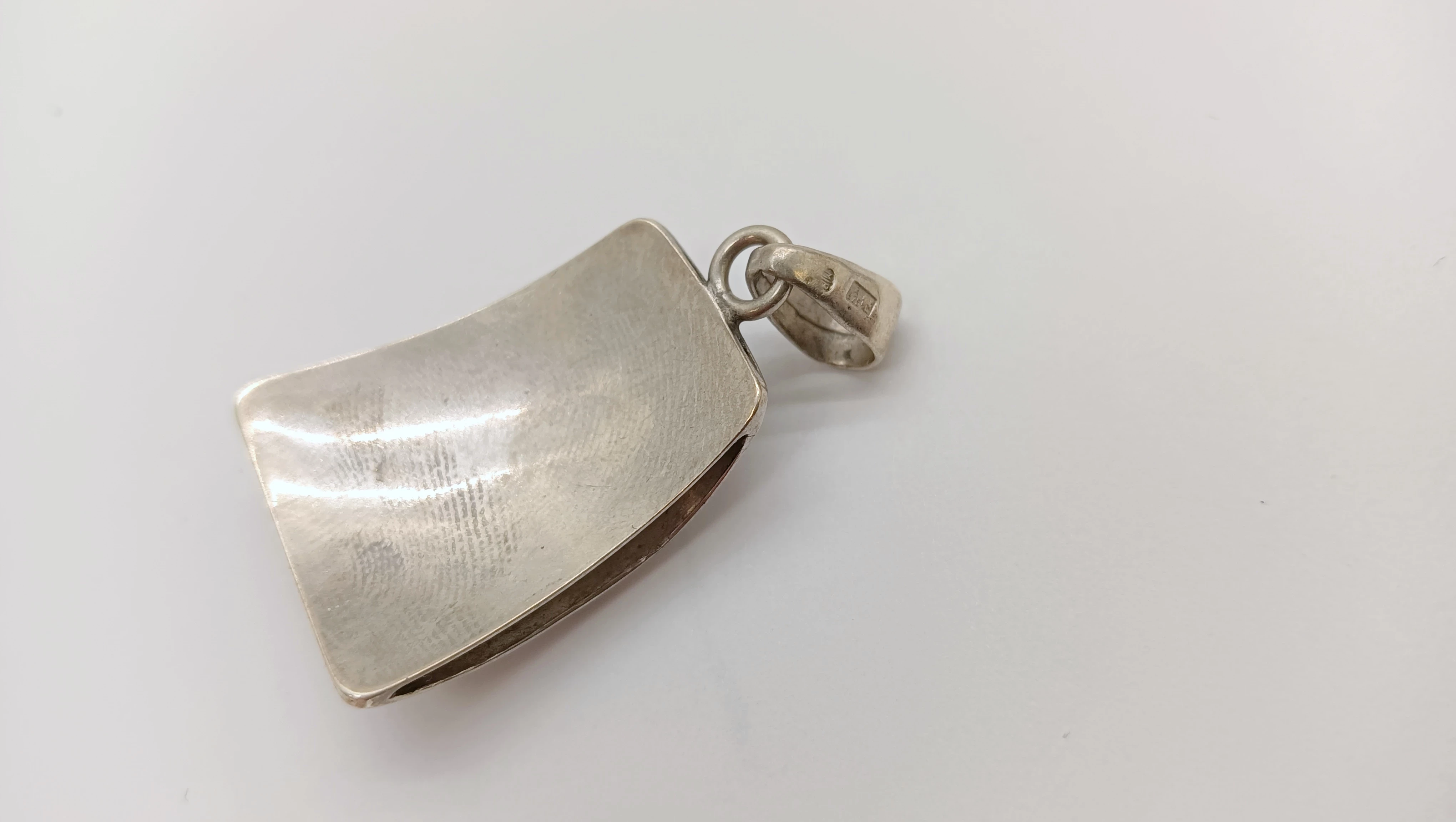 srebro-wyrob-jubilerski-uzywany-zawieszka-rodzaj-wyrob-jubilerski