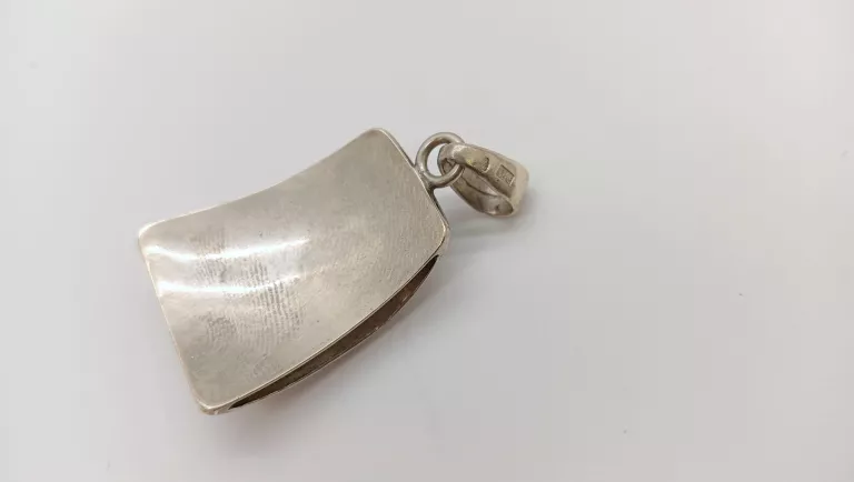 srebro-wyrob-jubilerski-uzywany-zawieszka-rodzaj-wyrob-jubilerski