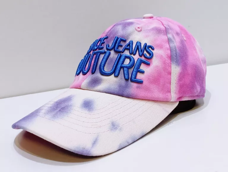 CZAPKA Z DASZKIEM VERSACE JEANS COUTURE 72VAZK20