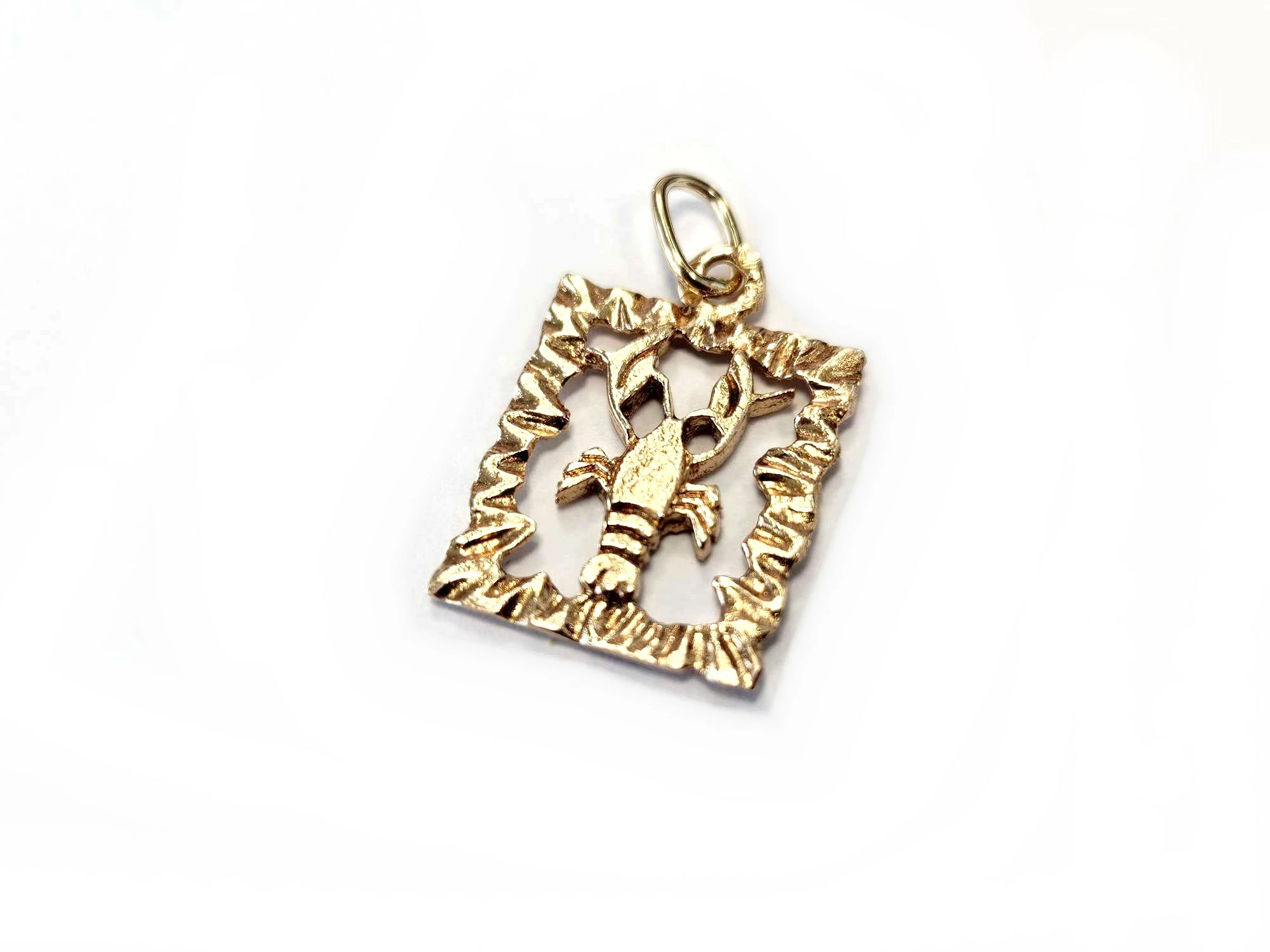 piekna-zlota-zawieszka-rak-585-warszawska-28-kwidzyn