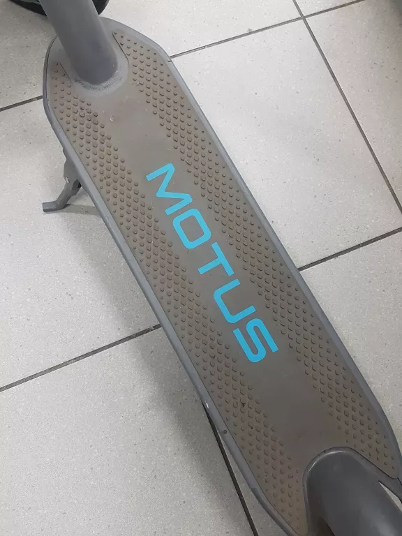 HULAJNOGA ELEKTRYCZNA MOTUS SCOOTY 10