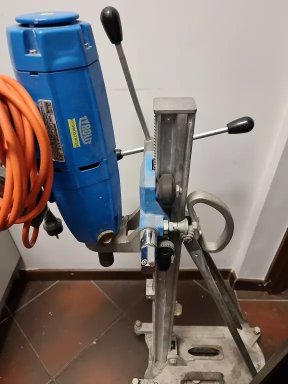 WIERTNICA RDZENIOWA ZE STATYWEM TYROLIT