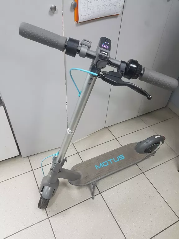 HULAJNOGA ELEKTRYCZNA MOTUS SCOOTY 10