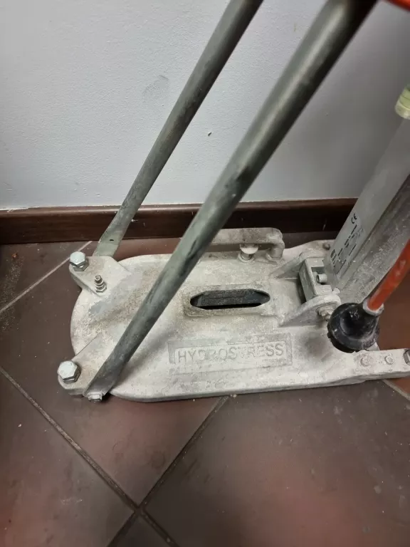 WIERTNICA RDZENIOWA ZE STATYWEM TYROLIT