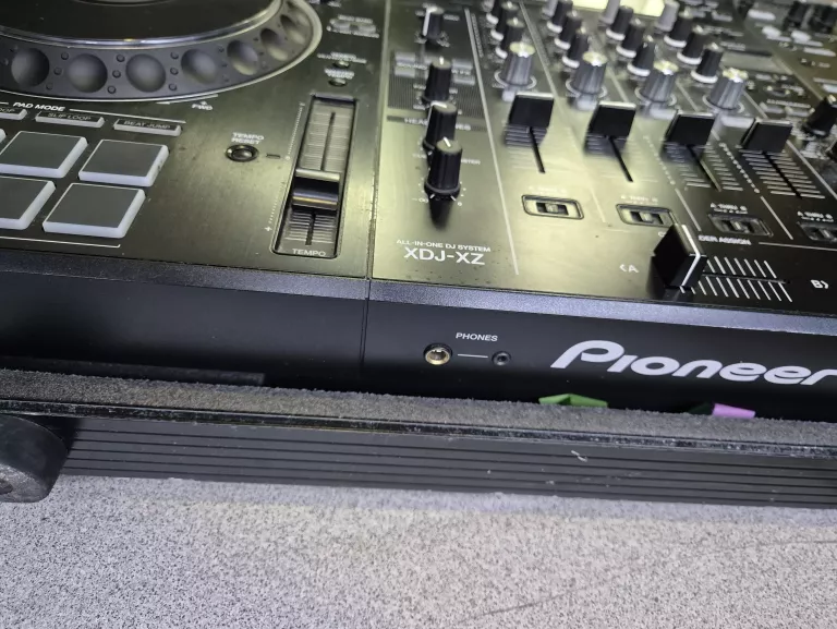 MIKSER PIONEER XDJ-XZ + CASE