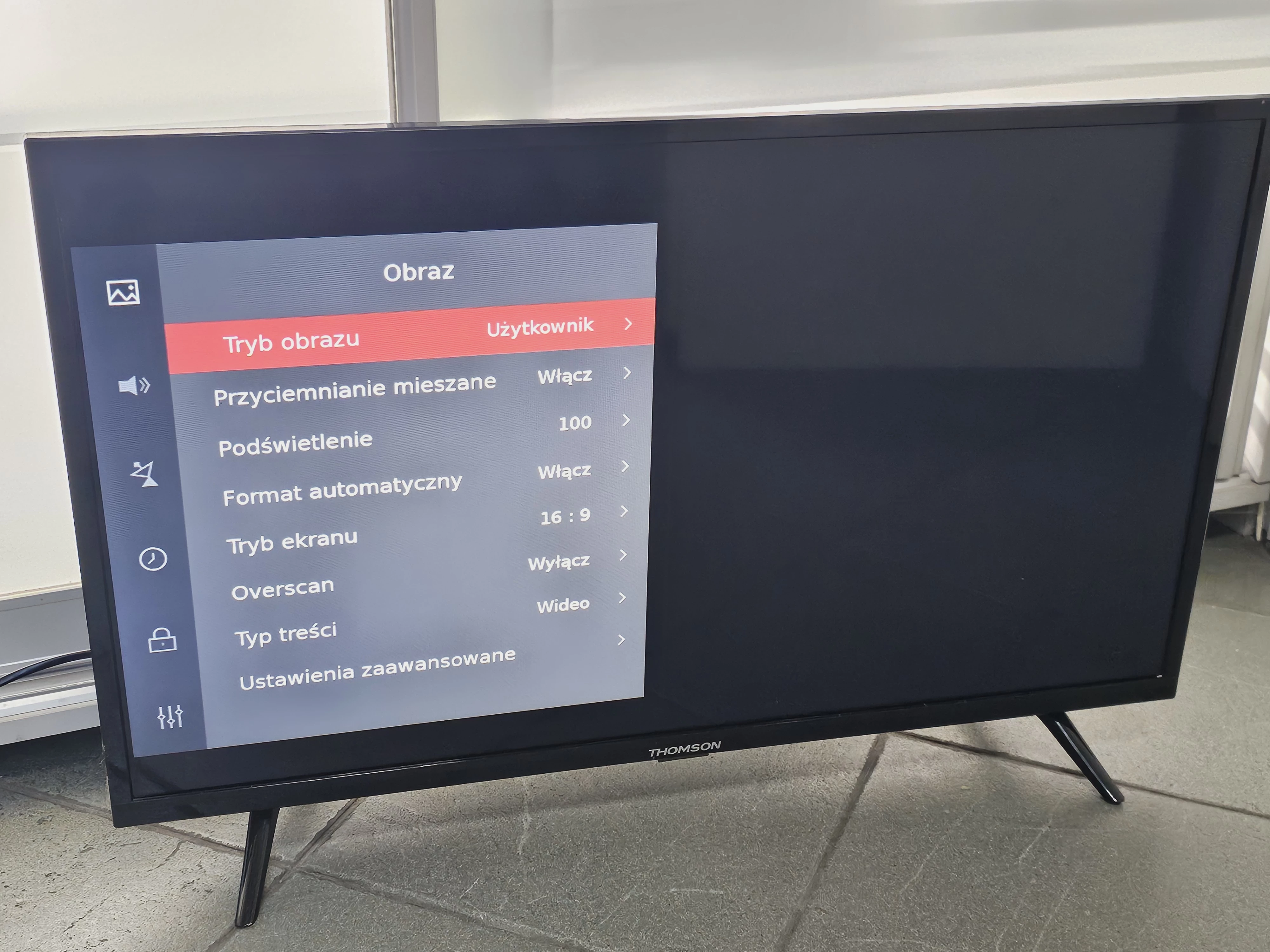 telewizor-thomson-32hd3301-led-32-pilot-bez-klapki-stan-uzywany