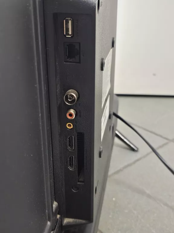 telewizor-thomson-32hd3301-led-32-pilot-bez-klapki-klasa-efektywnosci-energetycznej-a