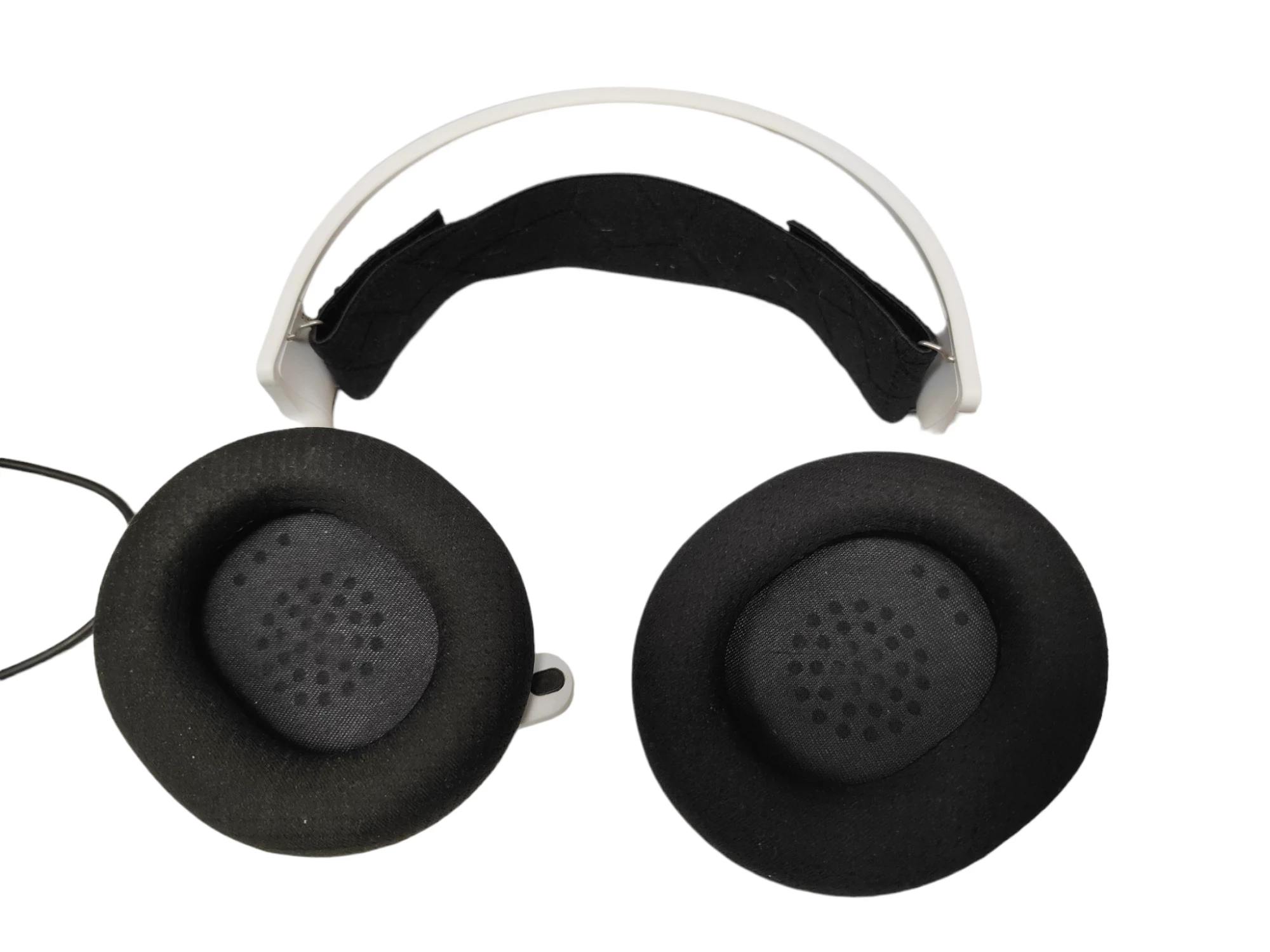 sluchawki-steelseries-arctis-3-pasmo-przenoszenia