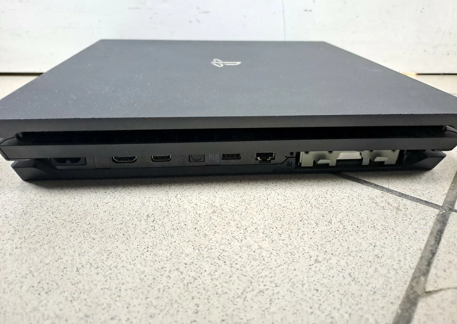 konsola-ps4-pro-1tbpad-okazja-kolor-czarny