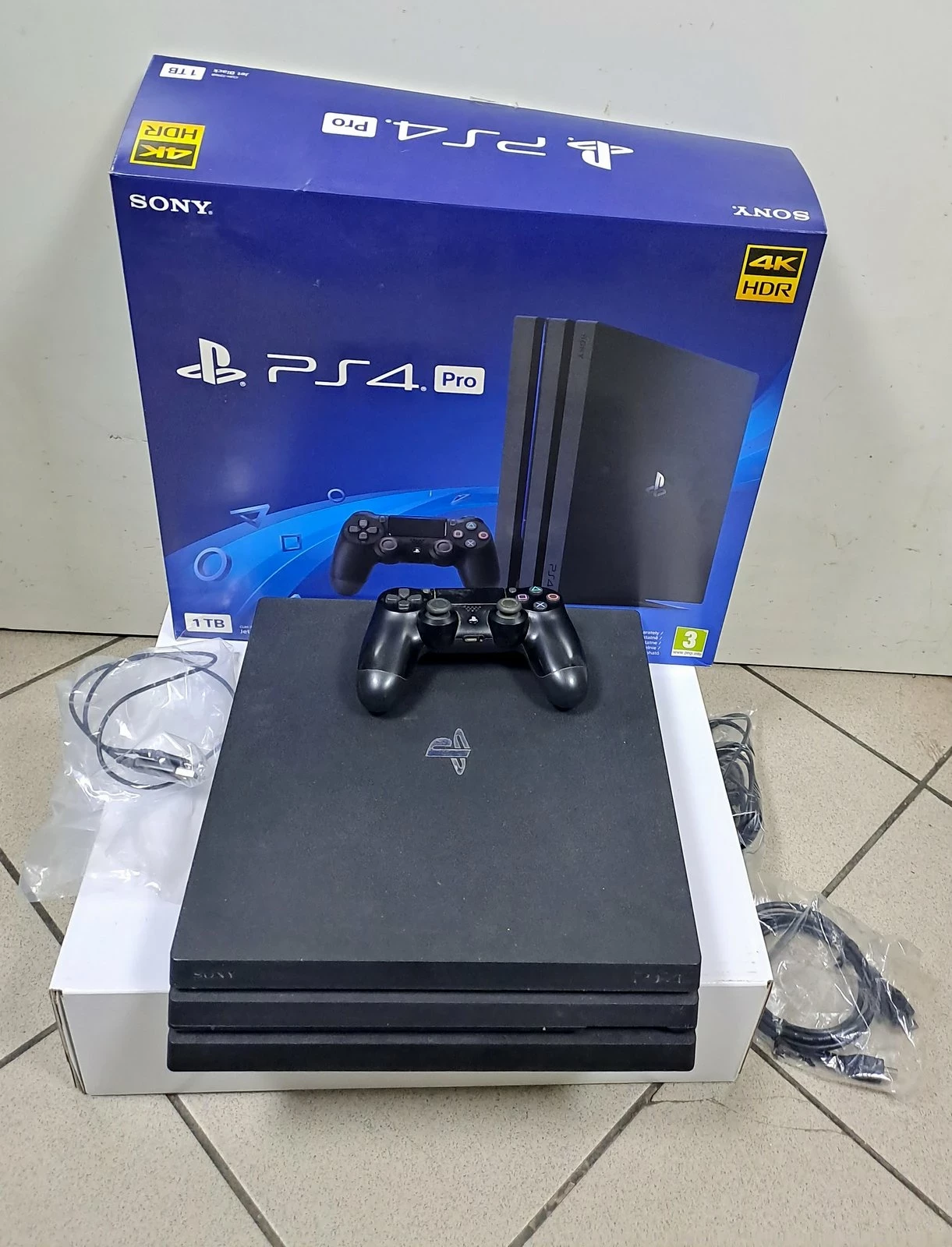 konsola-ps4-pro-1tbpad-okazja-rynek-4-chodziez