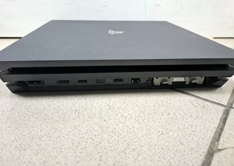 konsola-ps4-pro-1tbpad-okazja-kolor-czarny