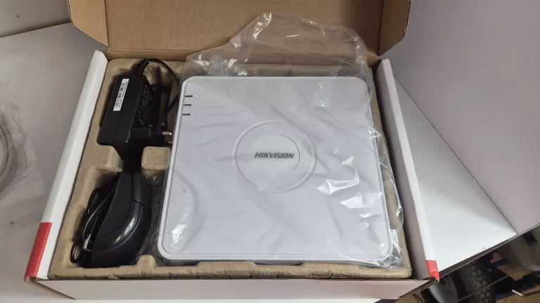 REJESTRATOR KAMER HIKVISION DS-7100