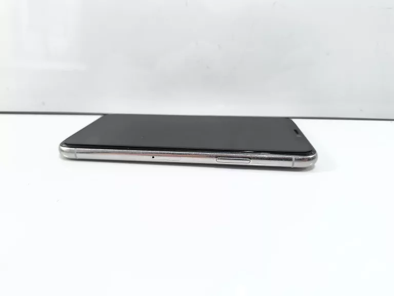 SMARTFON APPLE IPHONE 11 PRO 4 GB / 256 GB 4G (LTE) BIAŁY K.BAT 80%