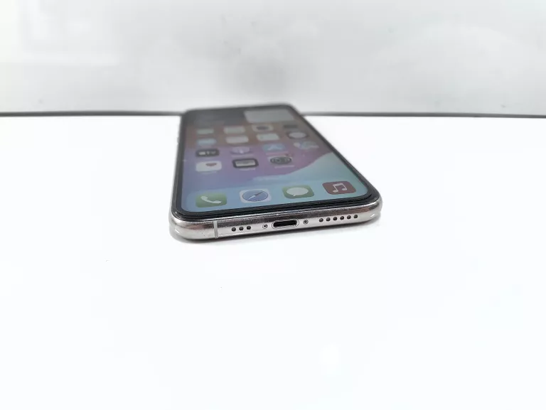 SMARTFON APPLE IPHONE 11 PRO 4 GB / 256 GB 4G (LTE) BIAŁY K.BAT 80%