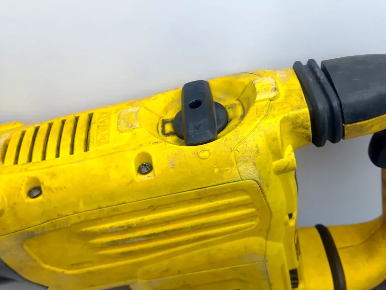 MŁOT WYBURZENIOWY DEWALT D25872K 8.8 KG SDS-MAX