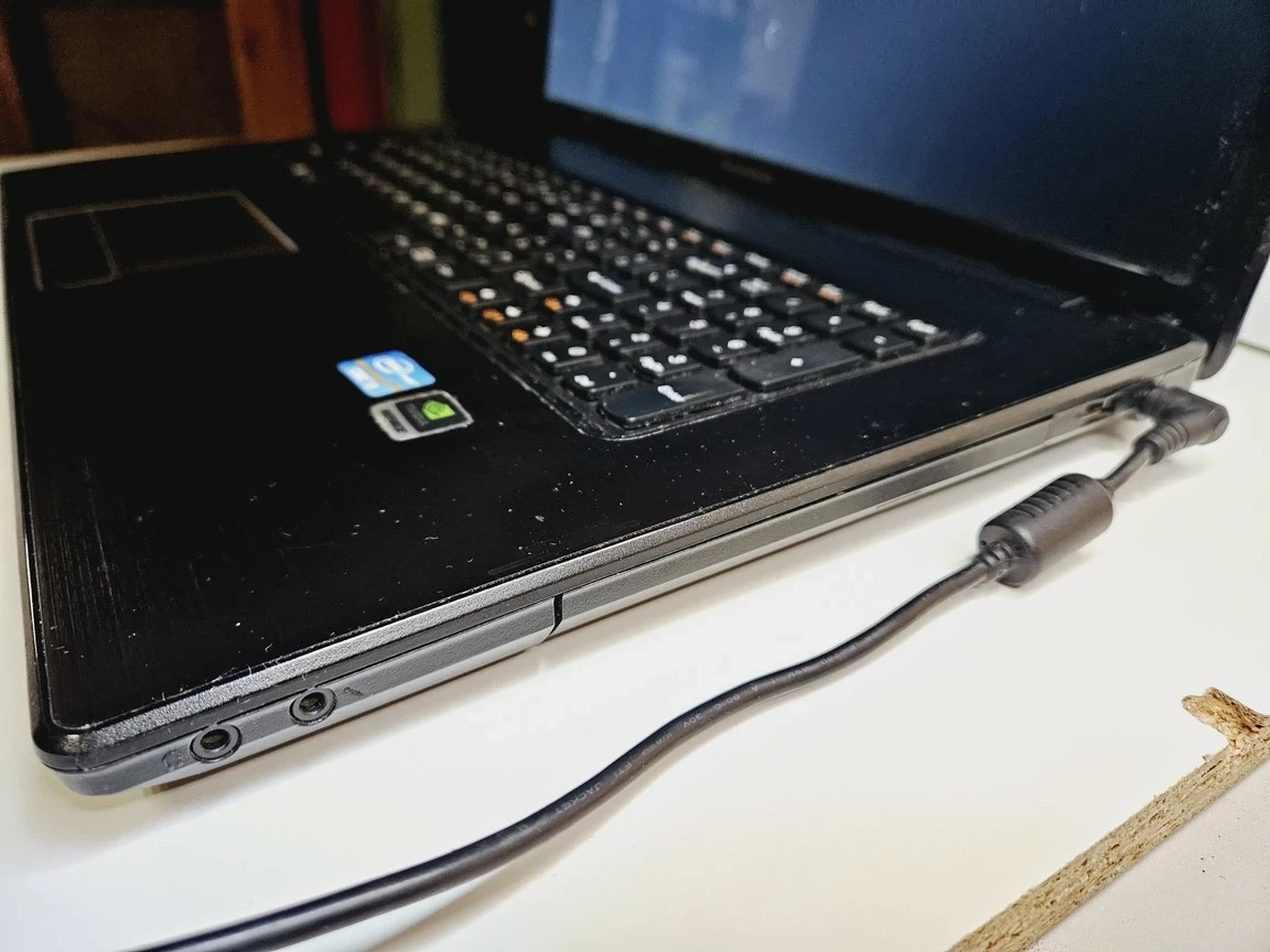 laptop-lenovo-g780-intel-core-i36gb1tb-dziala-tylko-na-zasilaczu-seria-procesora-intel-core-i3