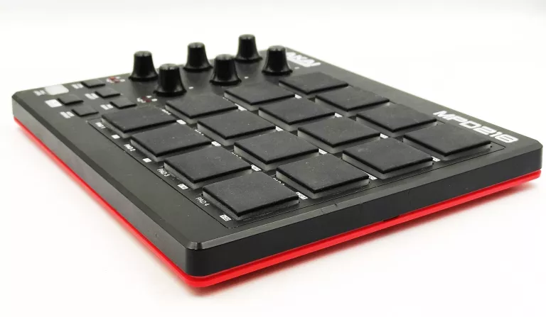 KONTROLER AKAI PROFESSIONAL MPD 218