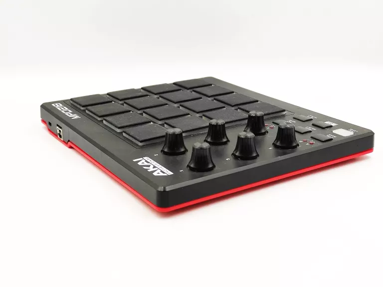 KONTROLER AKAI PROFESSIONAL MPD 218