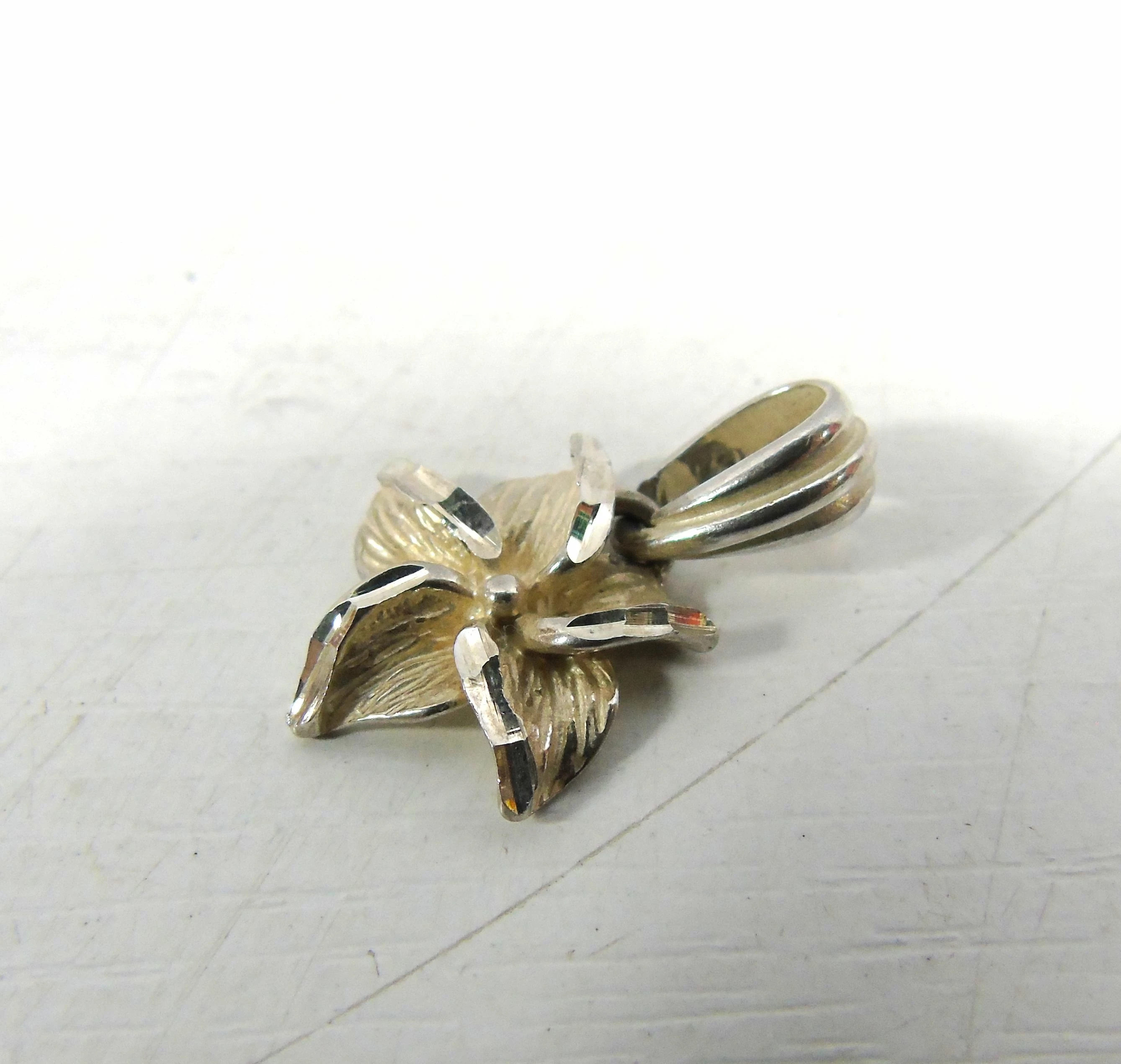 wdechowa-srebrna-zawieszka-pr925-plac-wolnosci-6-zuromin