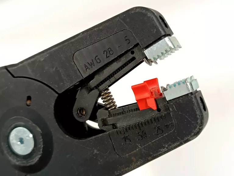 ŚCIĄGACZ DO IZOLACJI KNIPEX 12 52 195