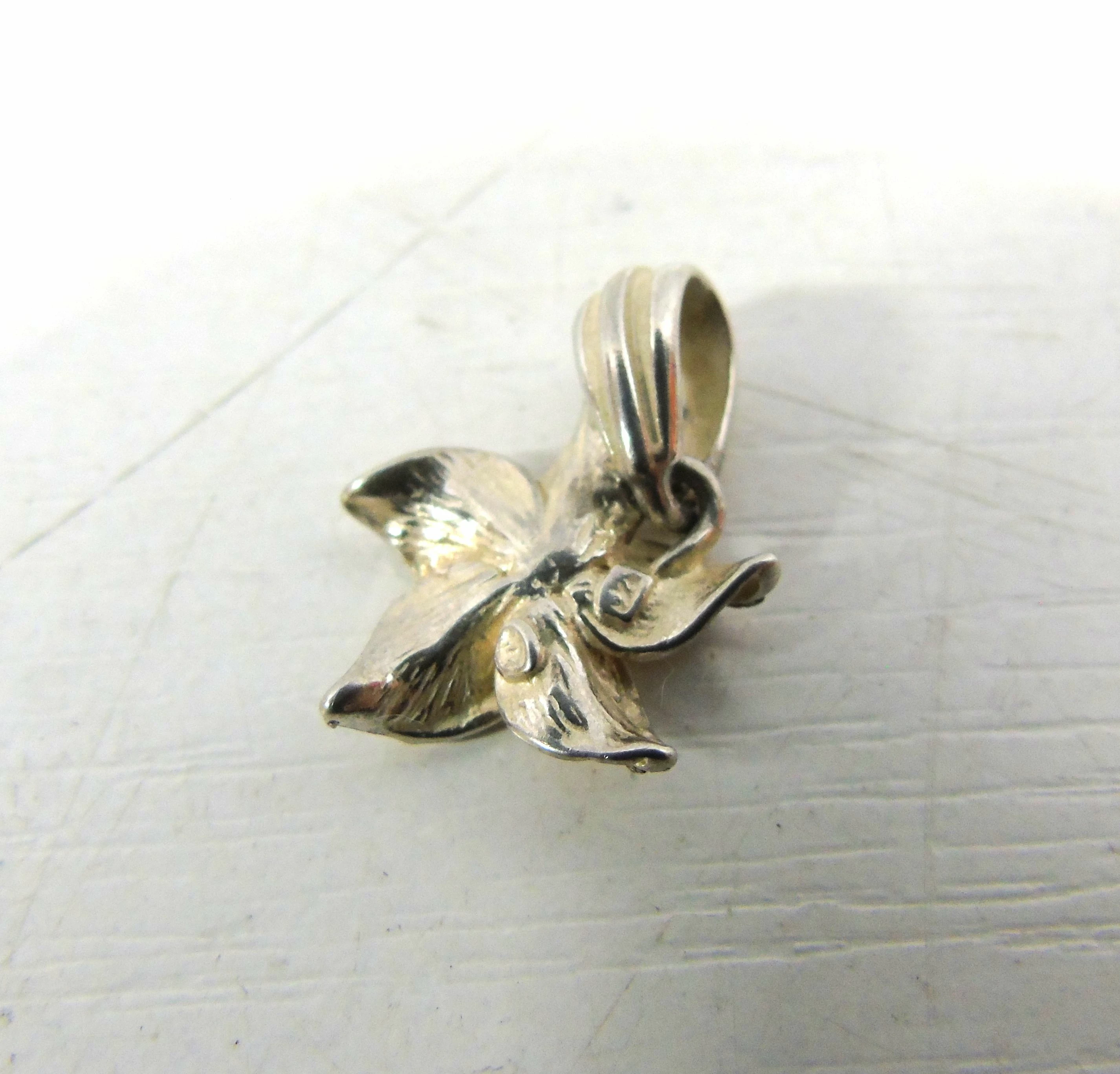 wdechowa-srebrna-zawieszka-pr925-kamienie-221-64