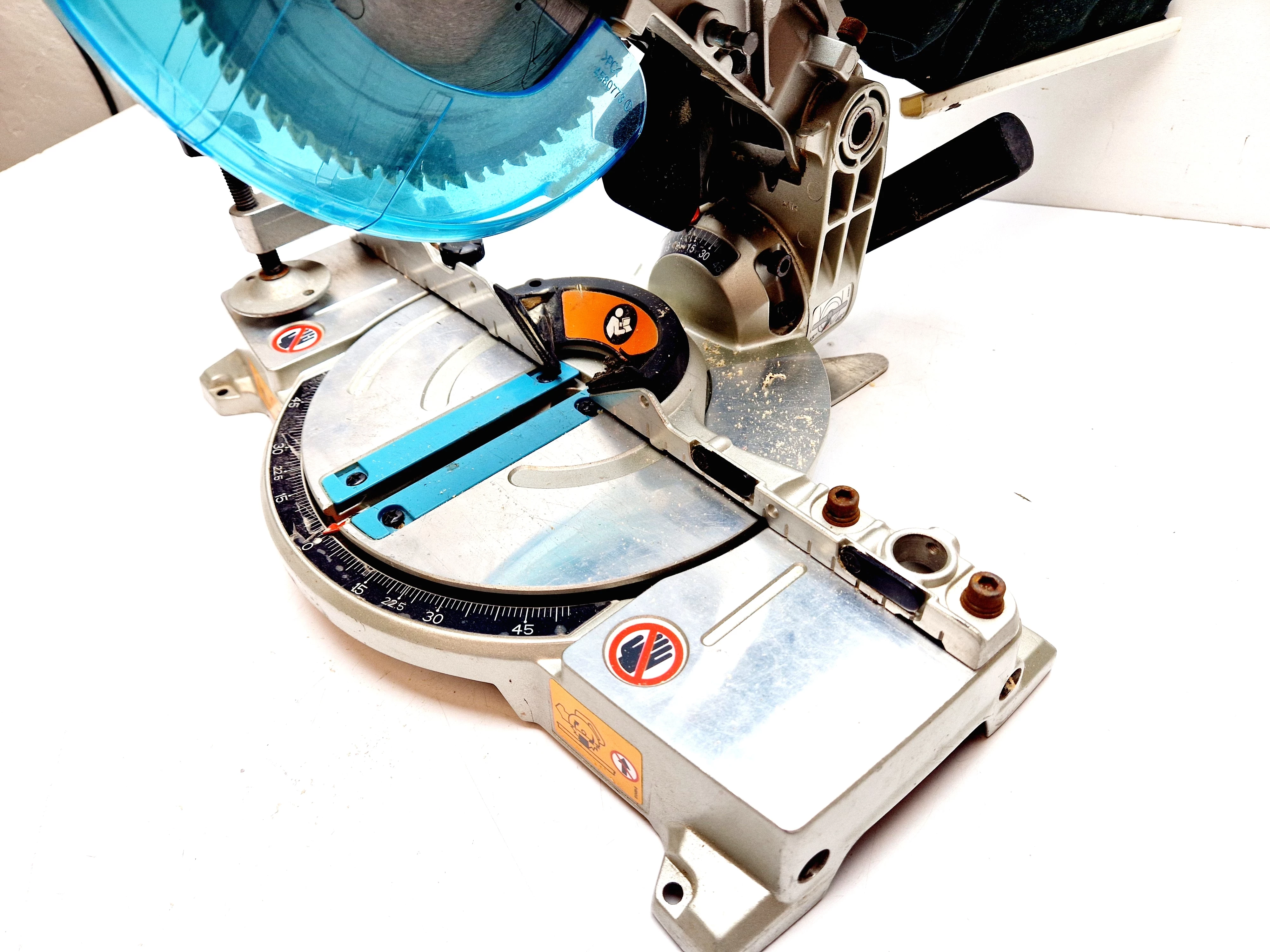 pila-ukosnica-ukosowa-aku-makita-dls600-18v-marka-makita