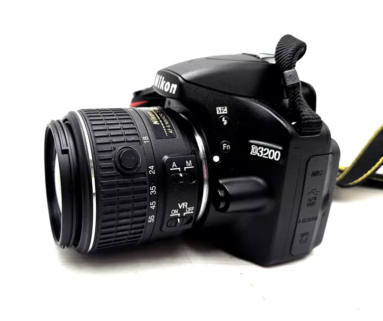 APARAT NIKON D3200 Z OBIEKTYWEM