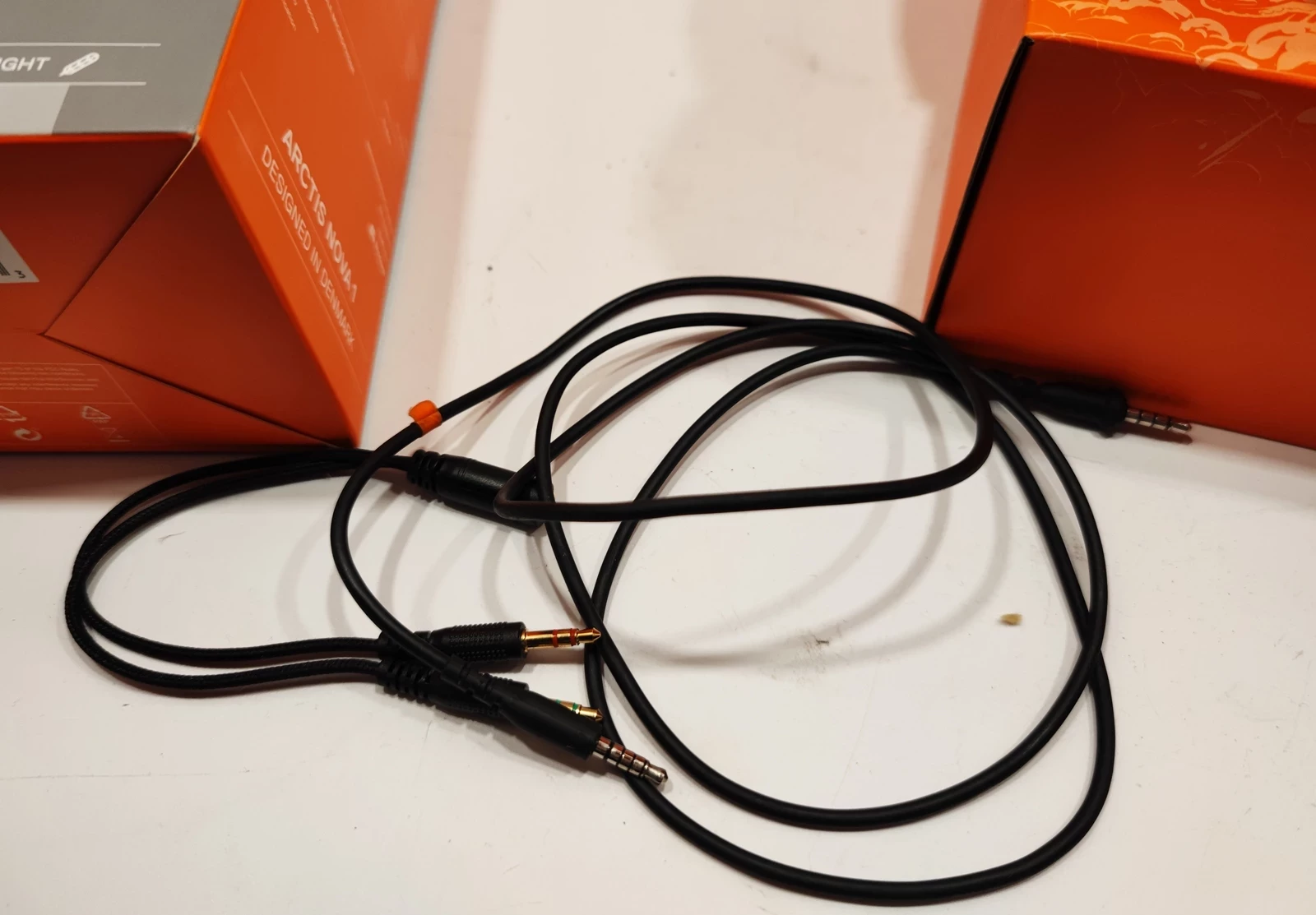 sluchawki-steelseries-arctis-nova-1-czarne-brak-mikrofonu-marka-18812-503561