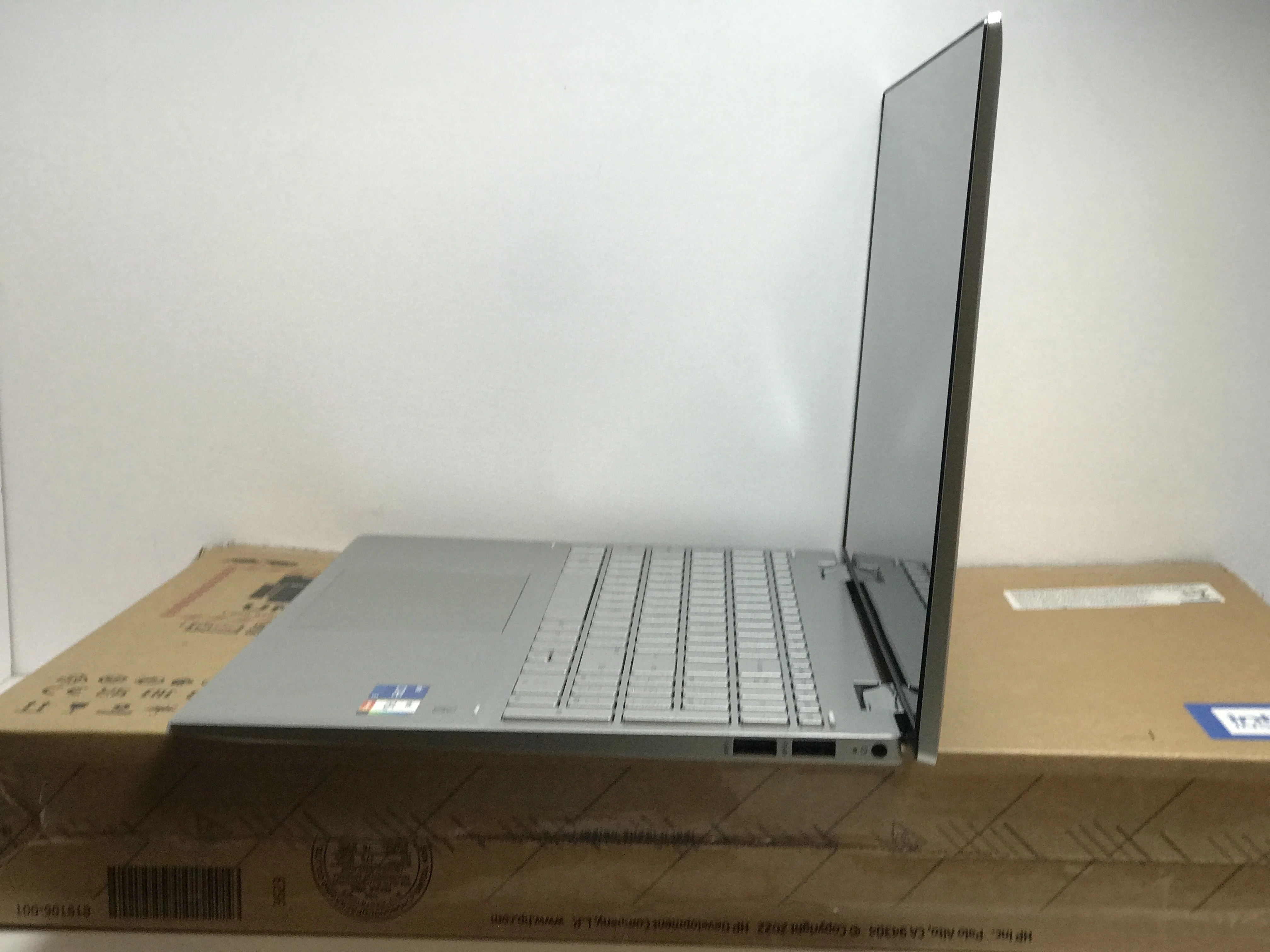 laptop-hp-pavilion-x360-15-er1420nw-8gb512-gb-ssdi5-win-11home-liczba-rdzeni-procesora-8