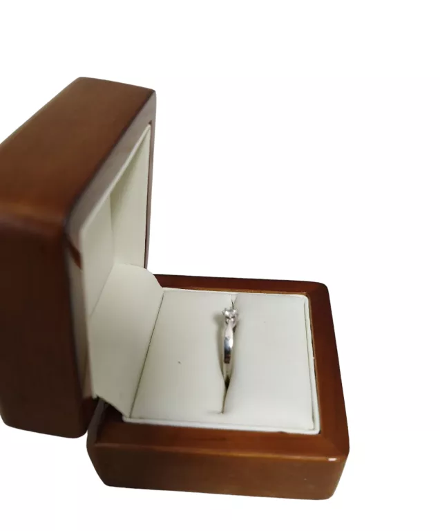 zloty-pierscionek-z-brylantem-143g-585-stan-11323-2