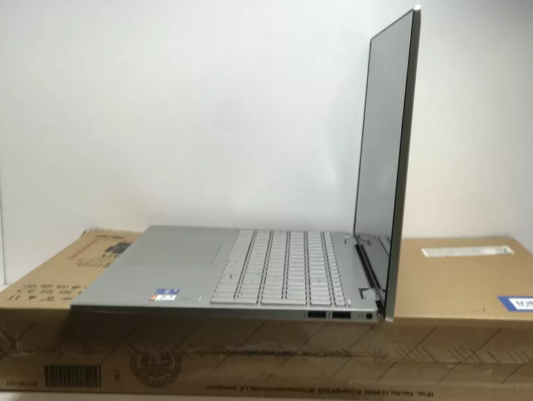 laptop-hp-pavilion-x360-15-er1420nw-8gb512-gb-ssdi5-win-11home-liczba-rdzeni-procesora-8