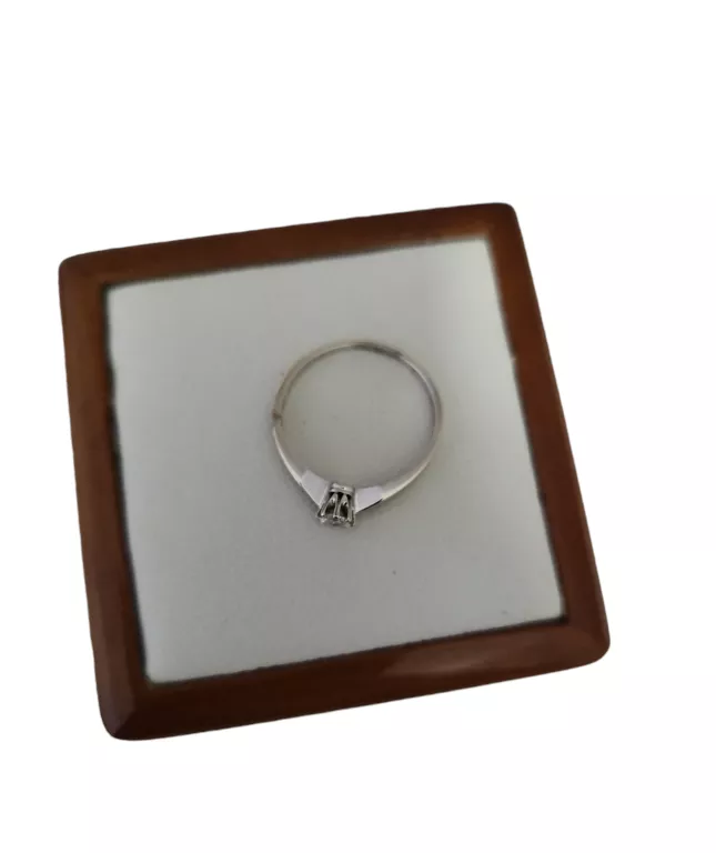 zloty-pierscionek-z-brylantem-143g-585-material-15835-2