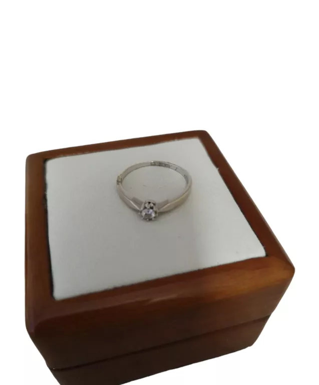 zloty-pierscionek-z-brylantem-143g-585-rodzaj-2205-2