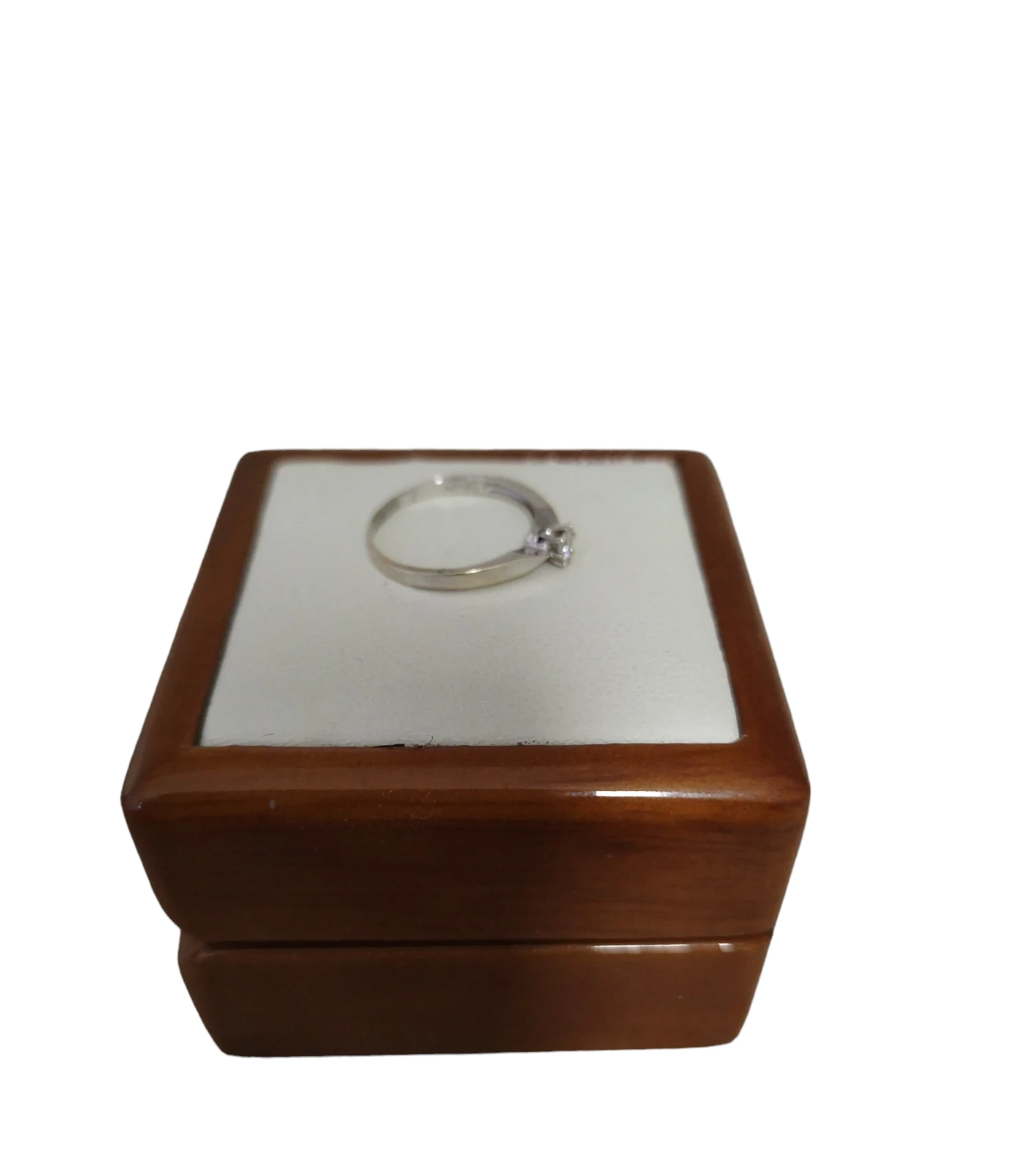 zloty-pierscionek-z-brylantem-143g-585-kamien-17088-8