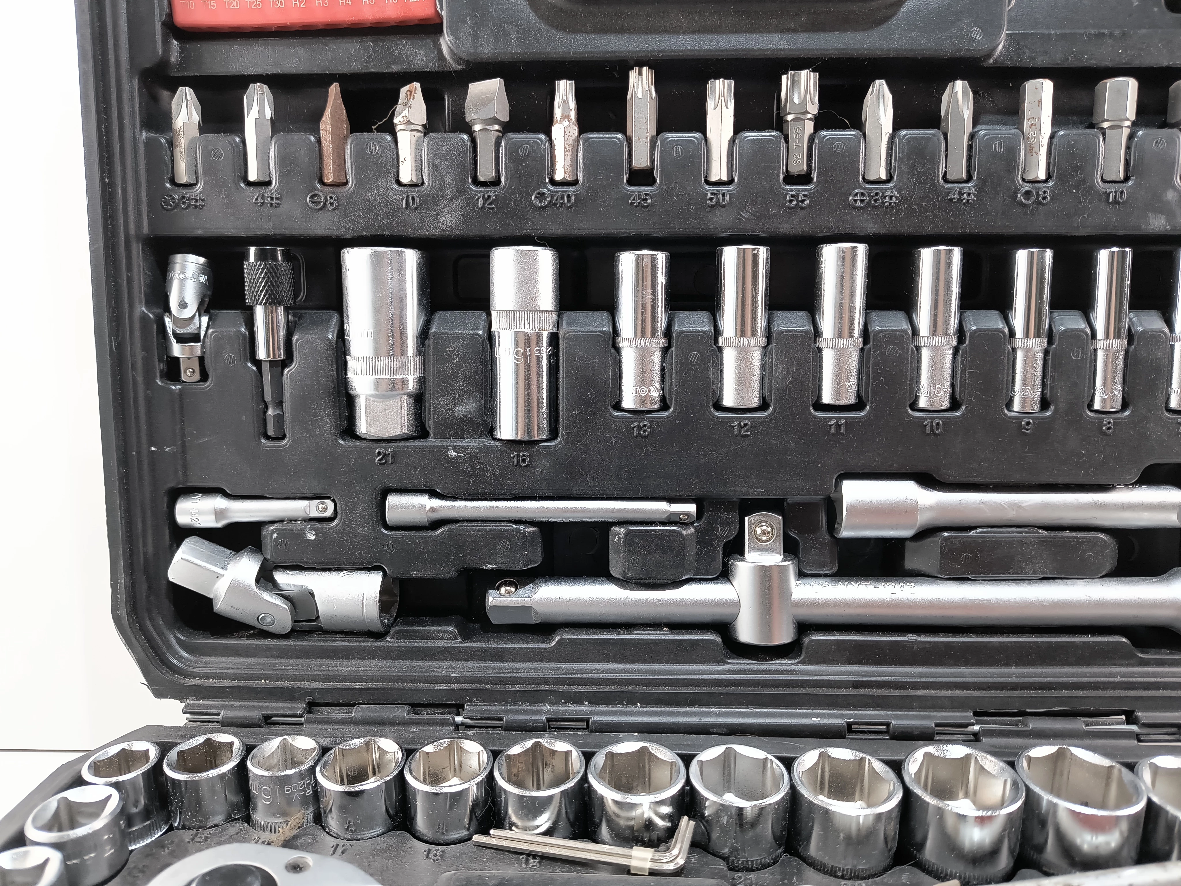 zestaw-narzedzi-yato-yt-12685-100-el-stan-uzywany