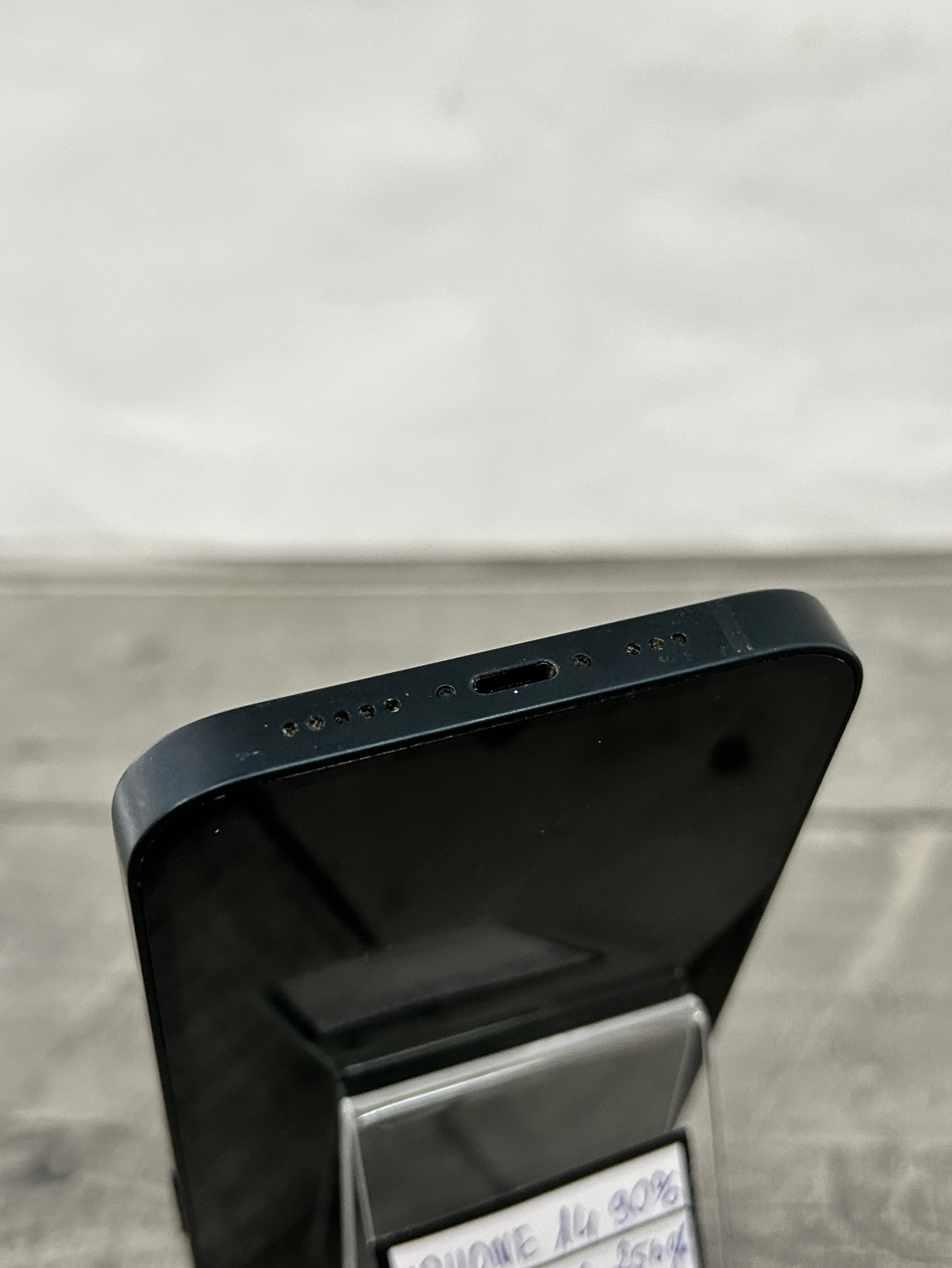 telefon-iphone-14-typ-smartfon