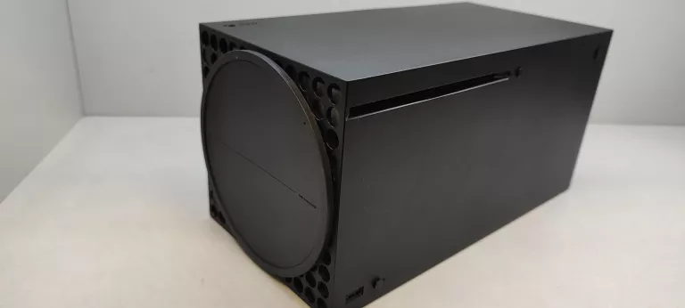KONSOLA XBOX SERIES X 1TB
