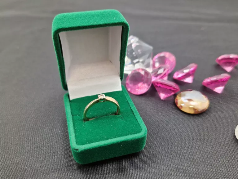 ZŁOTY PIERŚCIONEK 375 BRYLANT 0,05CT ROZM.12 CERTYFIKAT