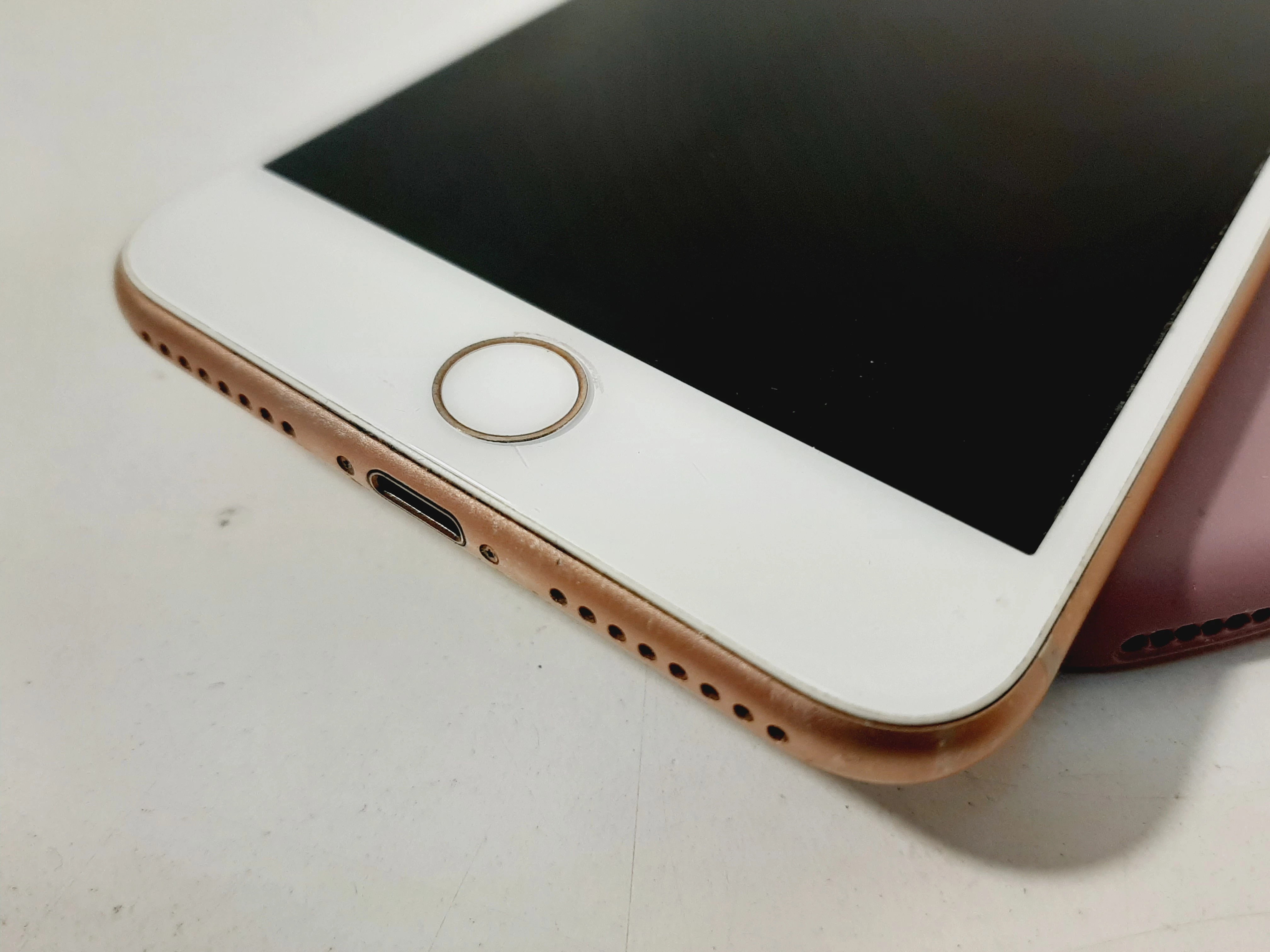 telefon-iphone-8-plus-64-gb-kondycja-80-pojemnosc-akumulatora-2675