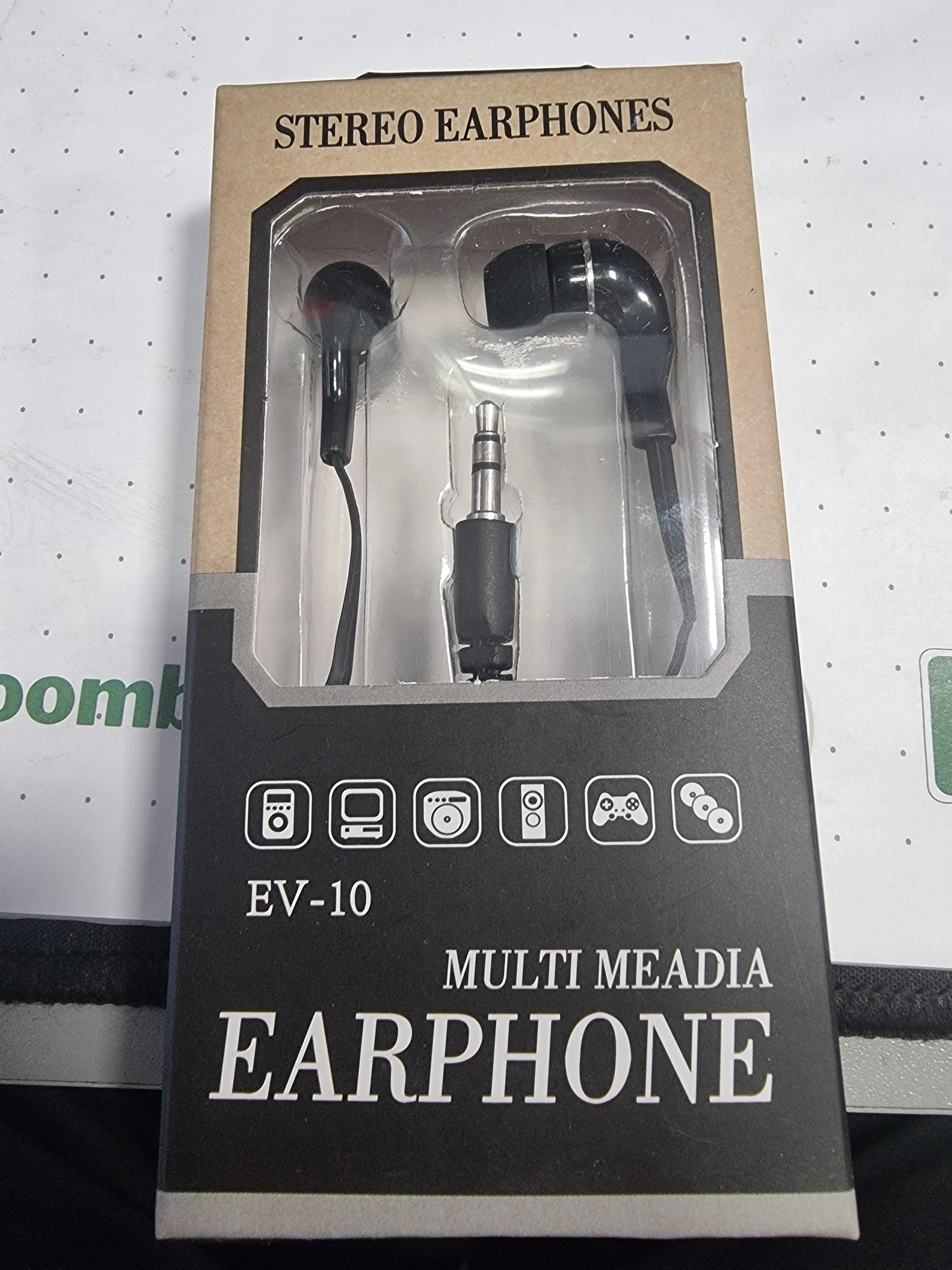 sluchawki-czarne-pulawska-26-warszawa